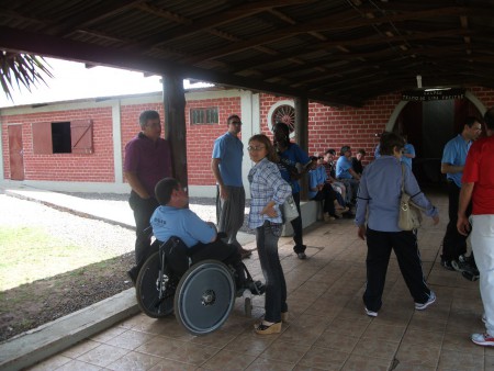"Pingo" (José Artur, tesoureiro) com a associada colaboradora Neuza.