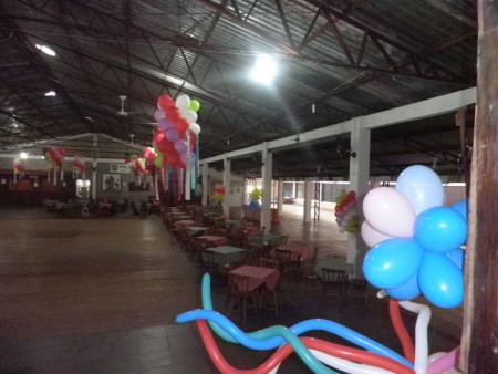 Vista lateral direita do salão