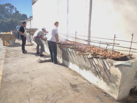 Churrasqueira externa - rotarianos Tiago Cadó, Rui Faccin e Horst Kleina